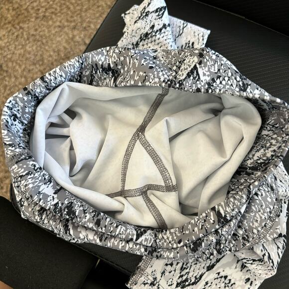 Beyond Yoga snakeskin leggings - size small - stone gray ombre - Picture 5 of 5